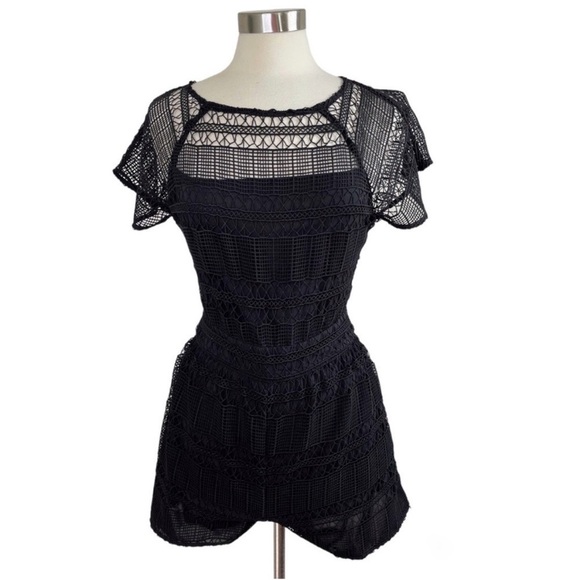 TULAROSA Brynn Black Eyelet Lace Romper size S - Picture 2 of 9
